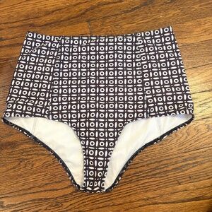 Kortni Jeane- Black and White Pattern Bottoms- Medium